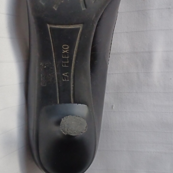 Enzo Angiolini "Greeley" Leather Square Toe Pump- Sz. 8 - Picture 9 of 11